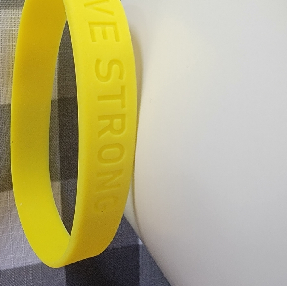 LIVE STRONG BRACELET Yellow Wristband LIVESTRONG Women Men Kids Motivati…
